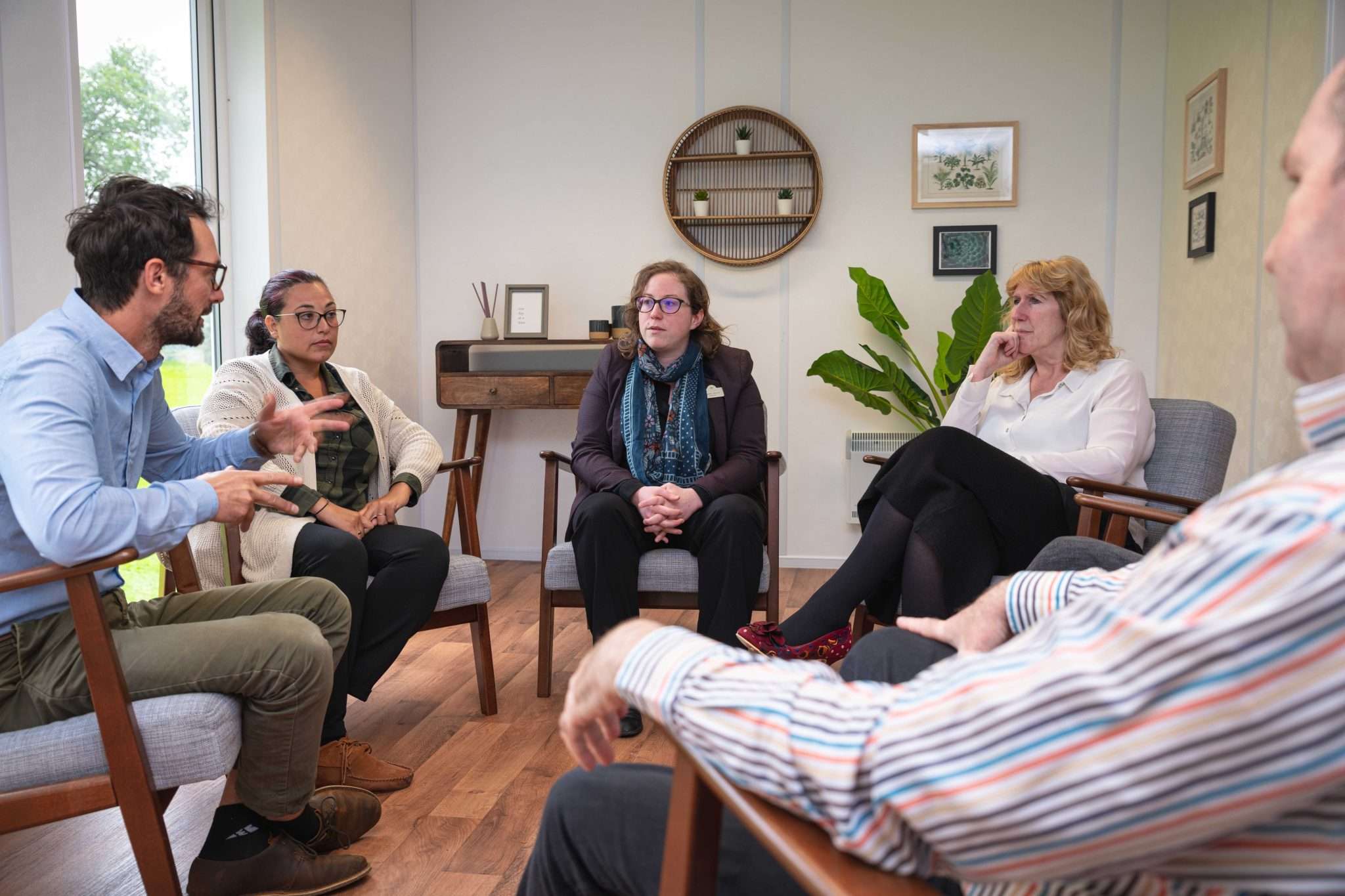 alcoholics anonymous meetings people talking about alcohol abuse stories