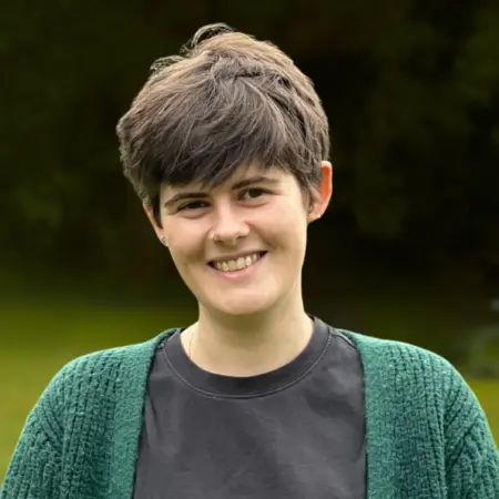 addiction therapist chloe robertson